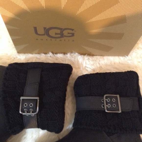 UGG KCambridge Leather/Knit Boot (Last 1 ) - Picture 3 of 8